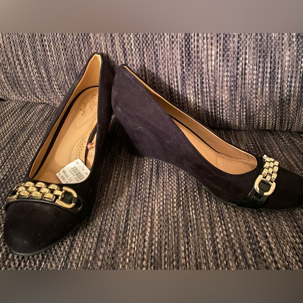 Payless Dexflex Comfort Black Suede Wedge Heel Shoes Size 11 Brand New Gold